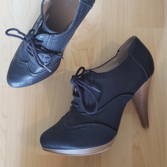 Black Booties fits small - Picture 2 of 4